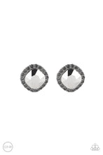 Load image into Gallery viewer, Diamond Duchess - Black clip on earring 543
