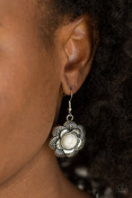 Load image into Gallery viewer, Santa Fe Hills - White necklace B003
