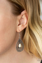 Load image into Gallery viewer, Simply Sedimentary - White earring C001
