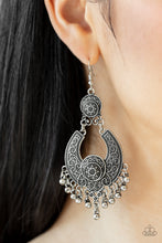 Load image into Gallery viewer, Sunny Chimes - Silver earring 592
