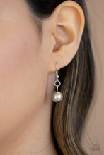 Load image into Gallery viewer, Hand-Knotted Knockout - Silver necklace  665
