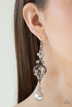 Load image into Gallery viewer, Elegantly Extravagant - Silver earring 882
