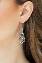 Load image into Gallery viewer, Demurely Divine - silver earring 592

