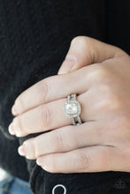 Load image into Gallery viewer, Countess Charm - White ring 1607
