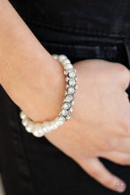 Load image into Gallery viewer, Traffic-Stopping Sparkle - White bracelet F039

