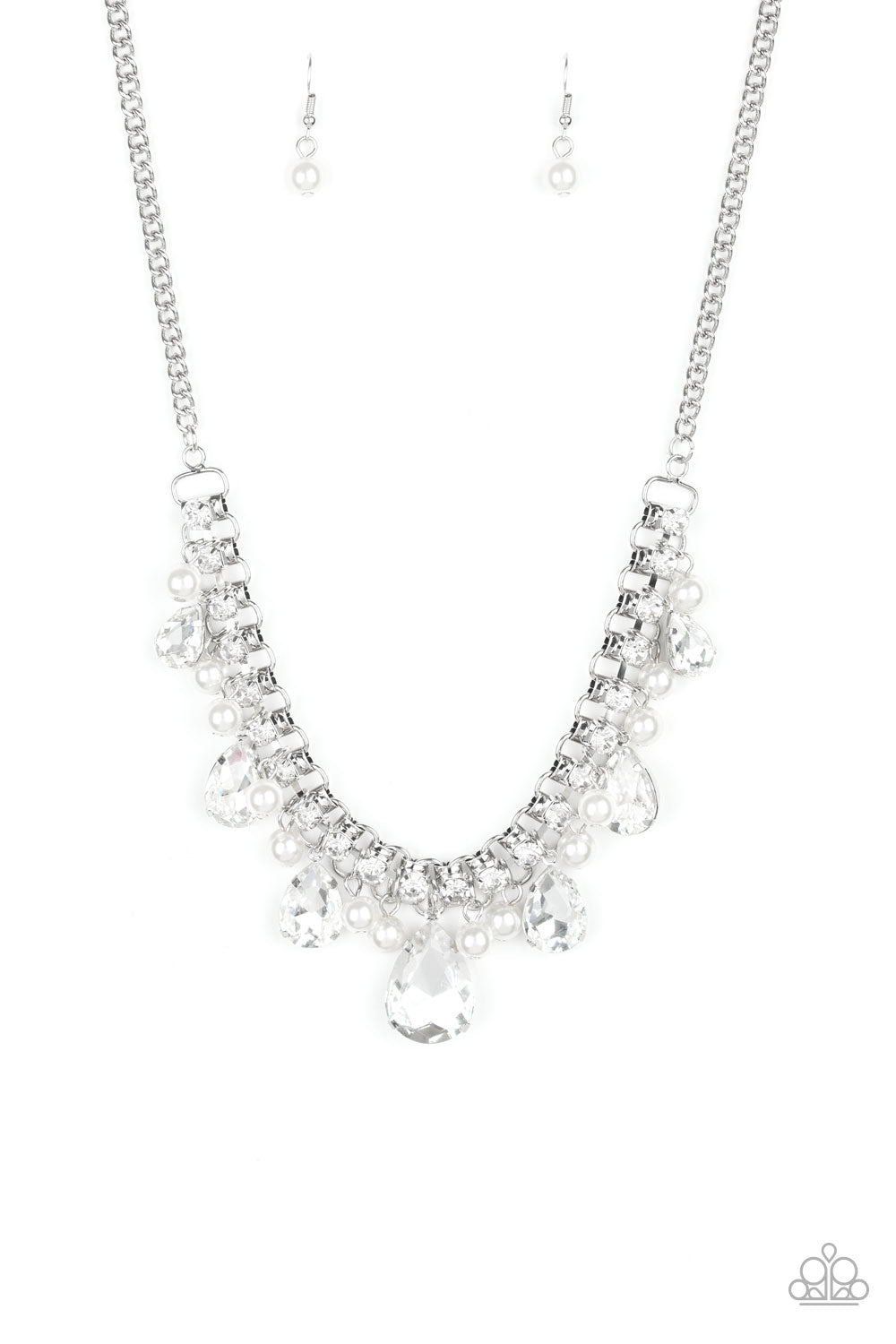 Knockout Queen - White necklace 1640