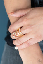 Load image into Gallery viewer, The Main Point - Gold ring 811
