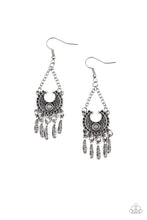 Load image into Gallery viewer, Fabulously Feathered - Silver earring F111
