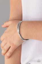 Load image into Gallery viewer, Crossing Over - silver bracelet 514
