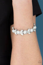 Load image into Gallery viewer, Opulent Oasis - White bracelet 813
