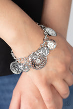 Load image into Gallery viewer, Trinket Tranquility - white bracelet F038
