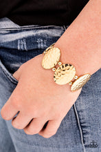 Load image into Gallery viewer, Radial Reflections - Gold bracelet 949

