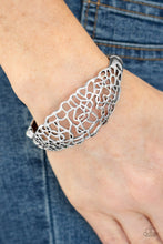 Load image into Gallery viewer, Airy Asymmetry - Silver hinge bracelet 1566
