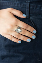 Load image into Gallery viewer, Serene Scene - White ring 1602
