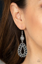 Load image into Gallery viewer, Stone Orchard - Black earring 861
