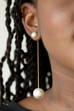 Load image into Gallery viewer, Extended Elegance - Gold earring 1901
