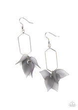 Load image into Gallery viewer, Extra Ethereal - Silver earring 952
