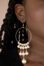 Load image into Gallery viewer, Working The Room - Gold earring F068
