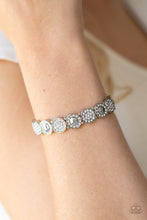 Load image into Gallery viewer, Glamour Garden - White bracelet E107
