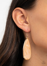 Load image into Gallery viewer, Ethereal Eloquence - Gold earring 920
