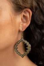 Load image into Gallery viewer, Taj Mahal Majesty - Brass earring 1644

