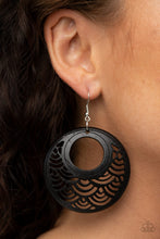 Load image into Gallery viewer, Tropical Canopy - Black earring 942

