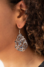 Load image into Gallery viewer, Winter Garden - Blue earring 977
