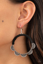 Load image into Gallery viewer, Tambourine Trend - Black earring 1509
