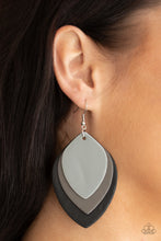 Load image into Gallery viewer, Light as a LEATHER - Black earring 510
