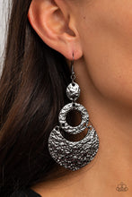 Load image into Gallery viewer, Shimmer Suite - Black earring 1513

