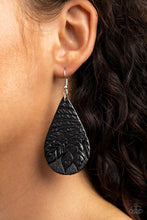 Load image into Gallery viewer, Everyone Remain PALM! - Black earring 1757
