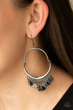 Load image into Gallery viewer, Speed of SPOTLIGHT - Black earring 556
