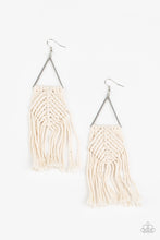 Load image into Gallery viewer, Macrame Jungle - White earring 640
