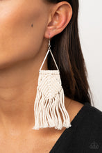 Load image into Gallery viewer, Macrame Jungle - White earring 640
