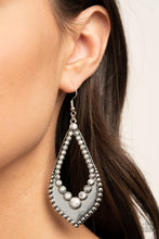 Load image into Gallery viewer, Essential Minerals - White earring 1576
