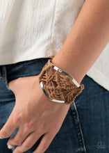 Load image into Gallery viewer, Macrame Mode - Brown cuff bracelet 1876
