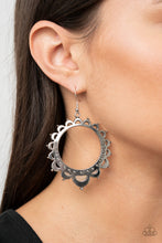 Load image into Gallery viewer, Casually Capricious - Silver earring 891

