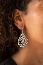 Load image into Gallery viewer, Winter Garden - White Earring 1549
