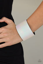 Load image into Gallery viewer, Cosmo Cruise - White snap bracelet C028
