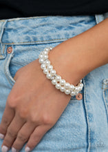 Load image into Gallery viewer, Downtown Debut - White bracelet 1513
