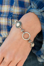Load image into Gallery viewer, Musical Mountains - White bracelet 1749
