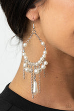 Load image into Gallery viewer, Party Planner Posh - White earring 1914
