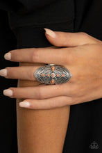 Load image into Gallery viewer, Shield in Place - Brown ring 1802
