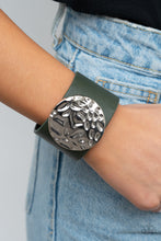 Load image into Gallery viewer, The Future Looks Bright - Green snap bracelet C028
