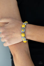 Load image into Gallery viewer, Garden Flair - Yellow bracelet F058
