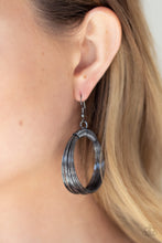 Load image into Gallery viewer, Urban-Spun - Black earring 1824
