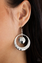 Load image into Gallery viewer, Rounded Radiance - Silver earring 580
