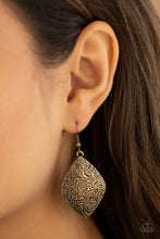 Load image into Gallery viewer, Flauntable Florals - Brass earring 1911
