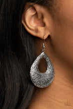 Load image into Gallery viewer, Flirtatiously Flourishing - Silver earring 580
