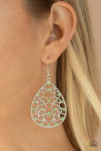 Load image into Gallery viewer, Midnight Carriage - Green earring 2060

